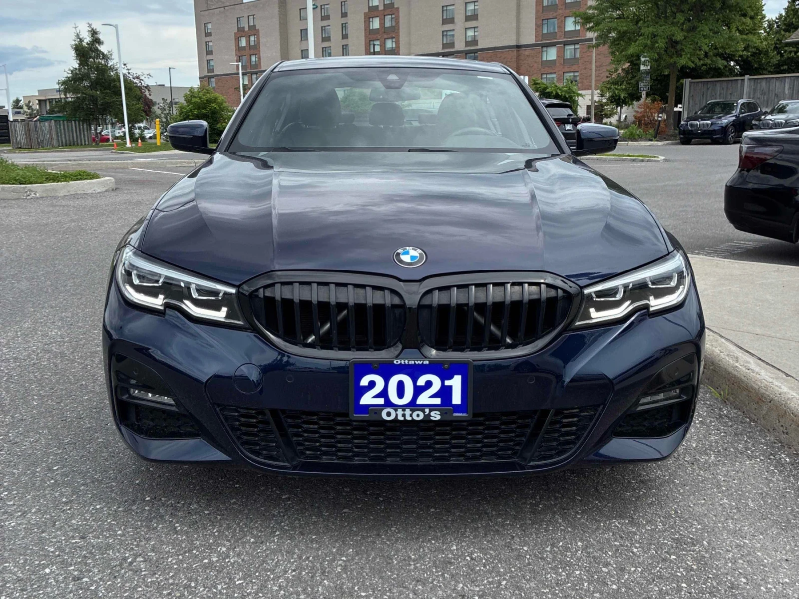 BMW 330 Xi* M-Pack* Distronic* Harman Kardon, снимка 2 - Автомобили и джипове - 55241801