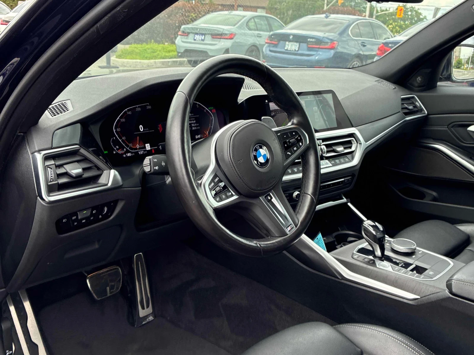 BMW 330 Xi* M-Pack* Distronic* Harman Kardon, снимка 7 - Автомобили и джипове - 55241801