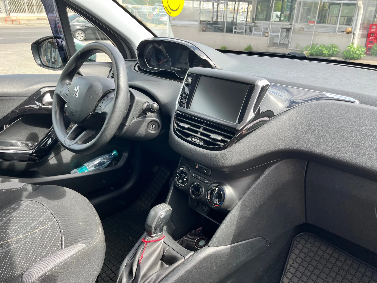 Peugeot 208, снимка 7 - Автомобили и джипове - 56154121