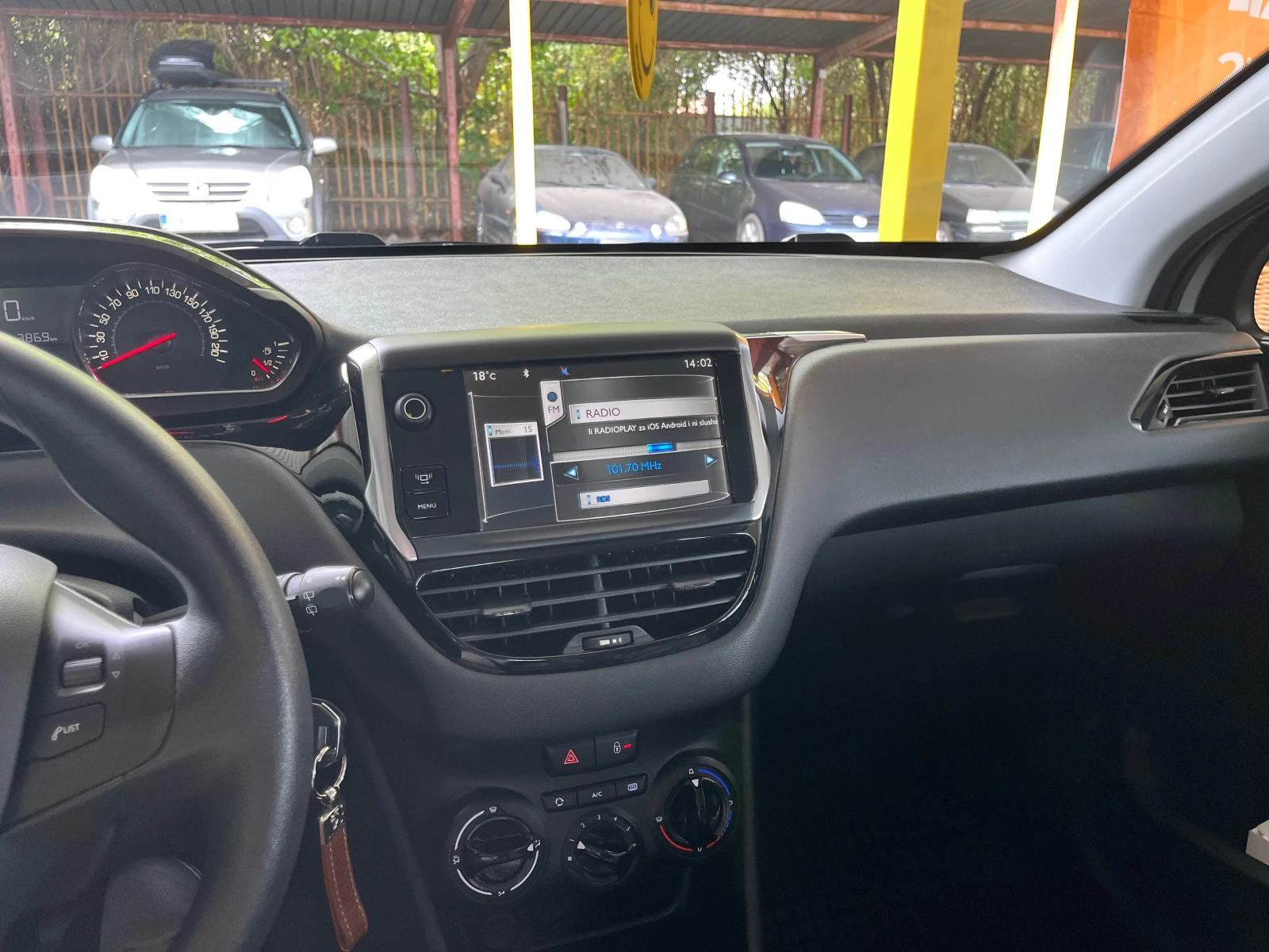 Peugeot 208, снимка 10 - Автомобили и джипове - 56154121