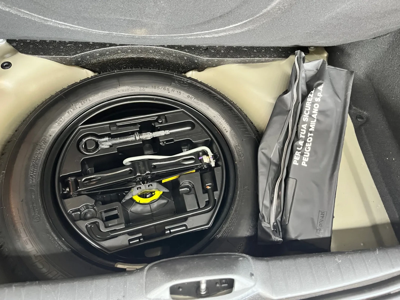 Peugeot 208, снимка 13 - Автомобили и джипове - 56154121