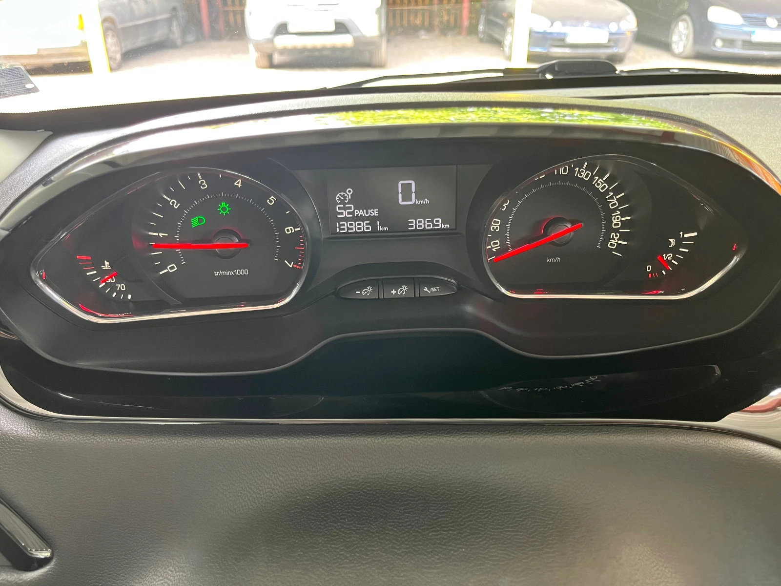 Peugeot 208, снимка 11 - Автомобили и джипове - 56154121