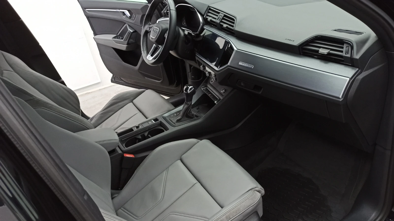 Audi Q3 Audi Q-3 BLack opic S-LINE 45TFSI PREMIUM PLUS  - изображение 10