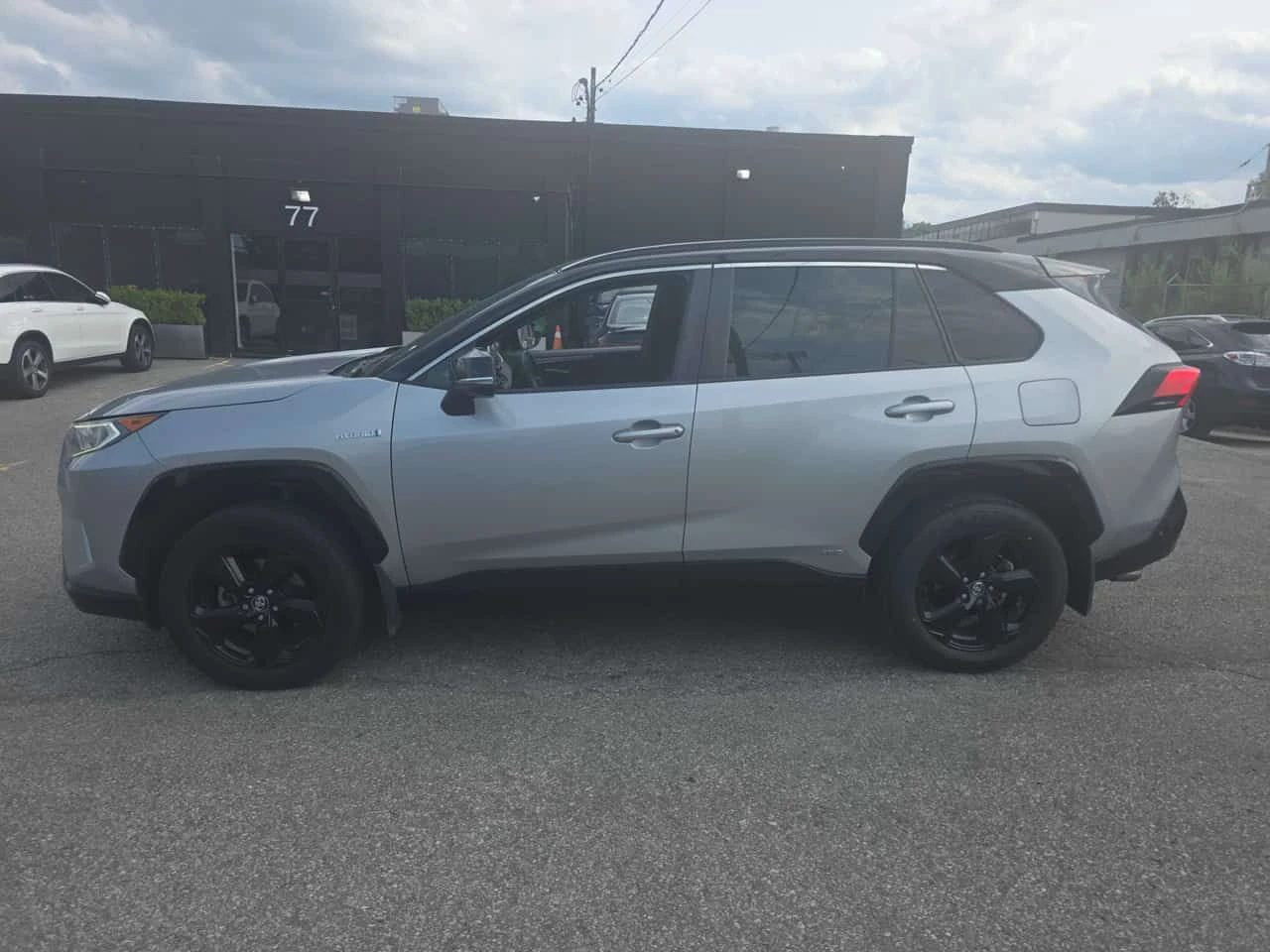 Toyota Rav4 Hybrid XLE  CARFAX, снимка 2 - Автомобили и джипове - 55640347