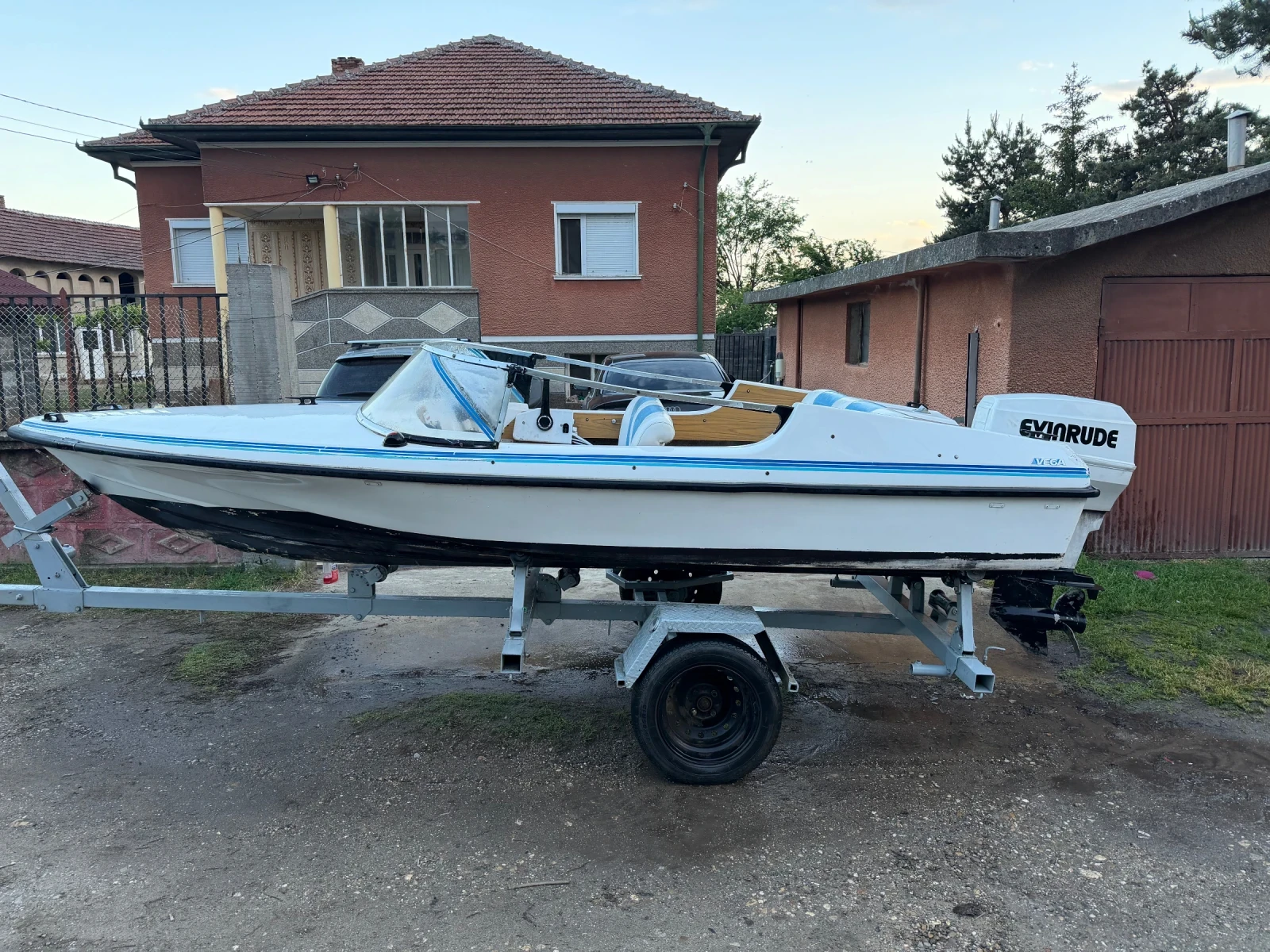 Лодка Vega, снимка 2 - Воден транспорт - 54512478