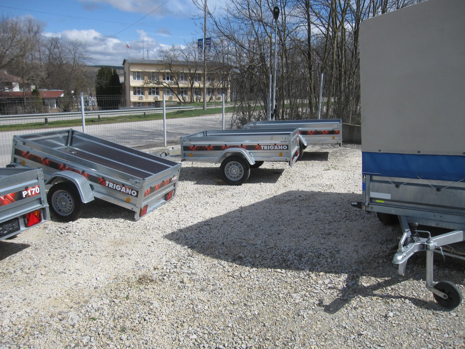 За автомобил Lider Тригано Р233, снимка 2 - Ремаркета - 54005166