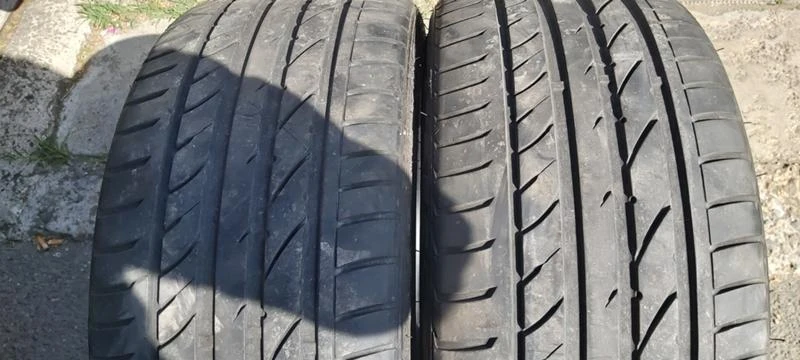 Гуми Летни 245/35R19, снимка 1 - Гуми и джанти - 32916113