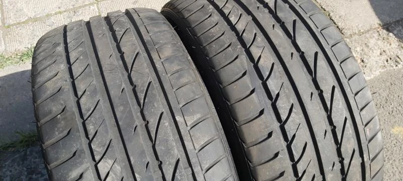 Гуми Летни 245/35R19, снимка 2 - Гуми и джанти - 32916113