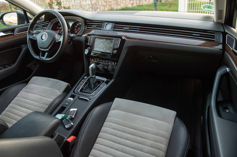 VW Passat 2.0BiTDI* 4Motion* ACC* КАМЕРА* LaserLED* , снимка 11 - Автомобили и джипове - 45513328