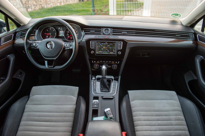 VW Passat 2.0TDI* 4Motion* ACC* КАМЕРА* LaserLED* , снимка 15 - Автомобили и джипове - 45513328