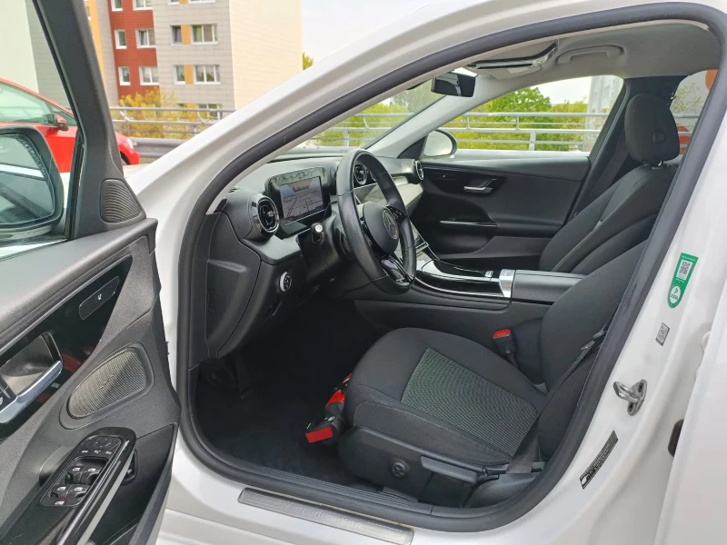 Mercedes-Benz C 220 d/AVANTGARDE/SPORT/200HP//RFK/TEMP/SH/AHK/122D, снимка 6 - Автомобили и джипове - 51919414