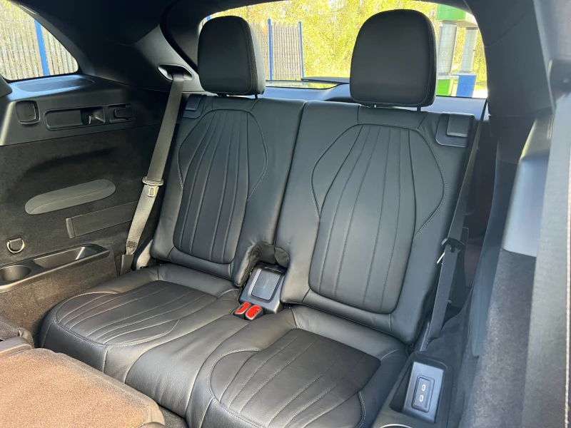 Mercedes-Benz EQS 580 SUV/AMG/4M/HYPERSCREEN/BURMES/PANO/HEAD UP/360, снимка 16 - Автомобили и джипове - 52212035