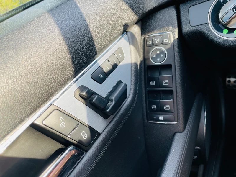 Mercedes-Benz C 320, снимка 13 - Автомобили и джипове - 52513120