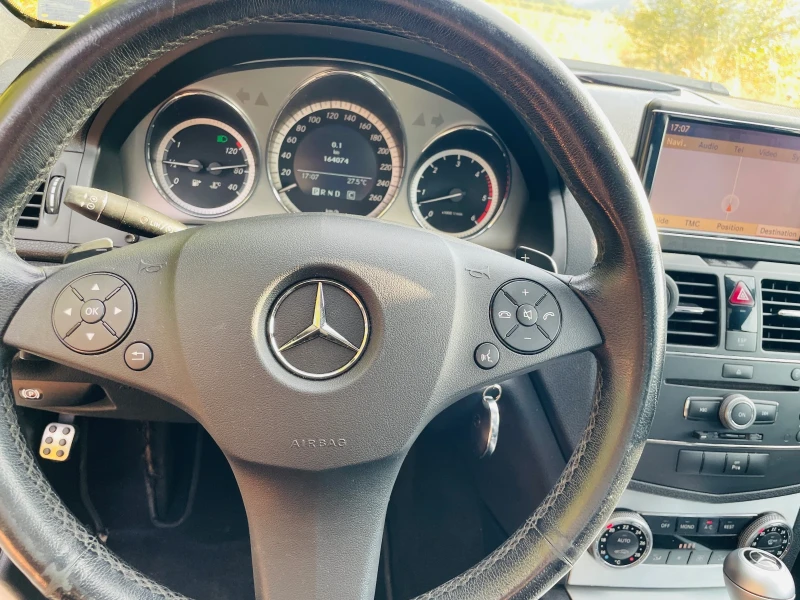 Mercedes-Benz C 320, снимка 12 - Автомобили и джипове - 52513120