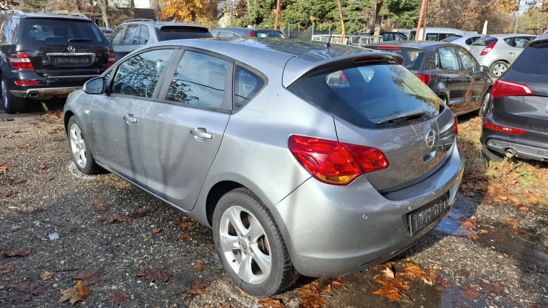 Opel Astra 1.7d/120кс/ Нави/6   Скорости, снимка 4 - Автомобили и джипове - 52546928