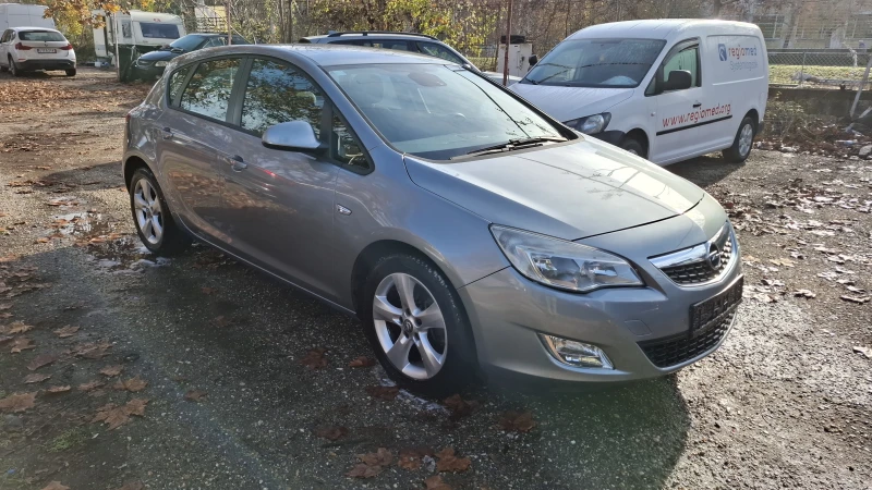 Opel Astra 1.7d/120кс/ Нави/6   Скорости, снимка 8 - Автомобили и джипове - 52546928