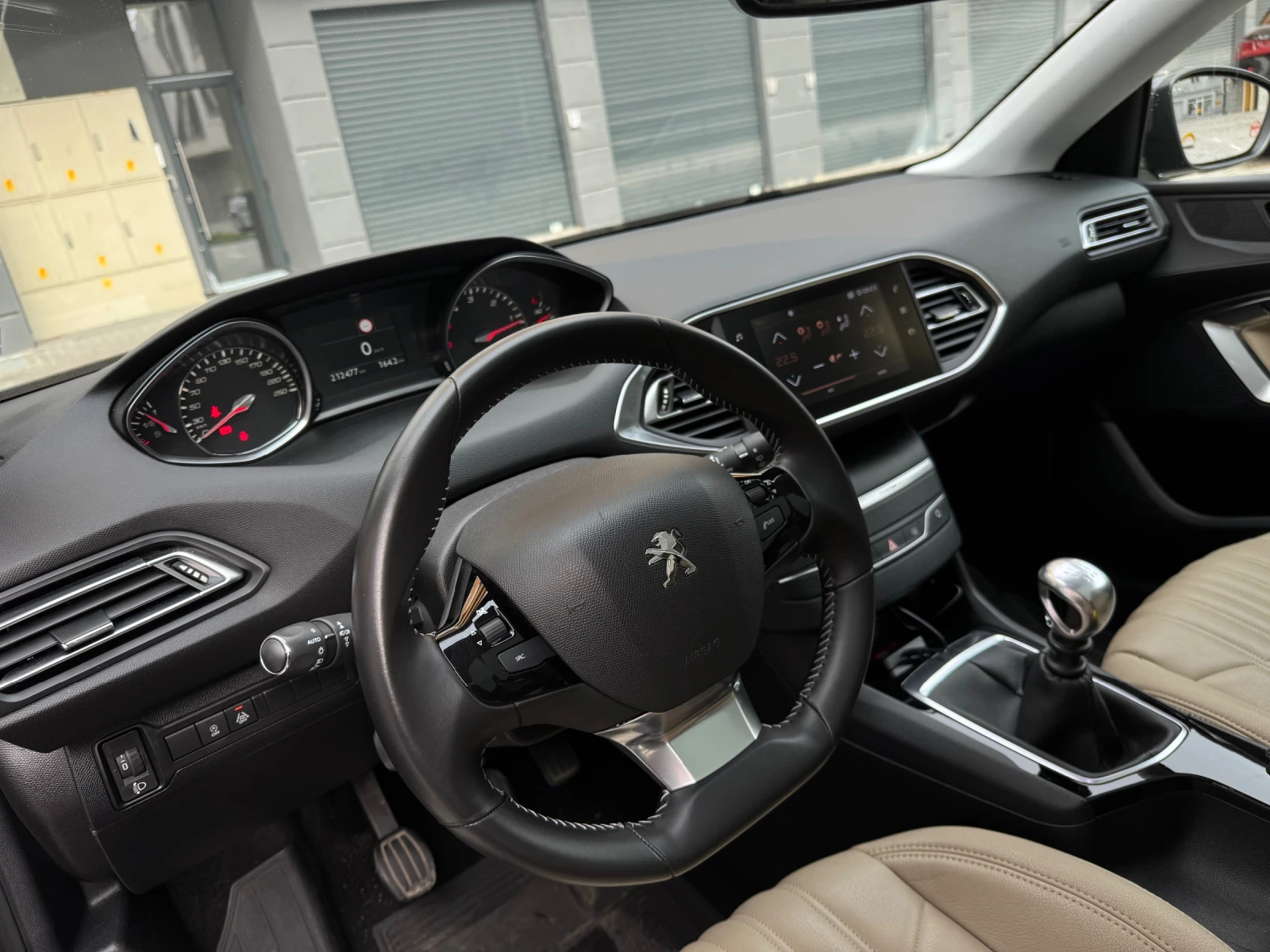 Peugeot 308 1.5 HDI 130к.с Кожа/Панорама/Car Play - изображение 9