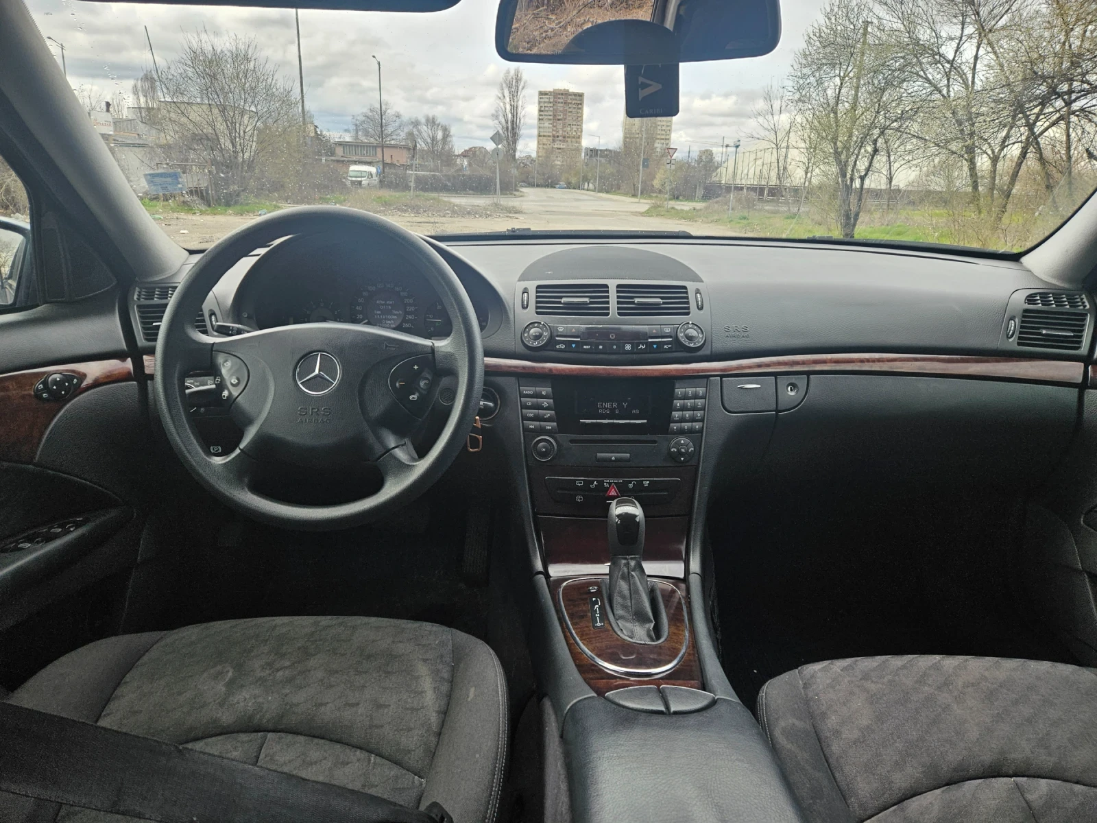 Mercedes-Benz E 320, снимка 6 - Автомобили и джипове - 53934523