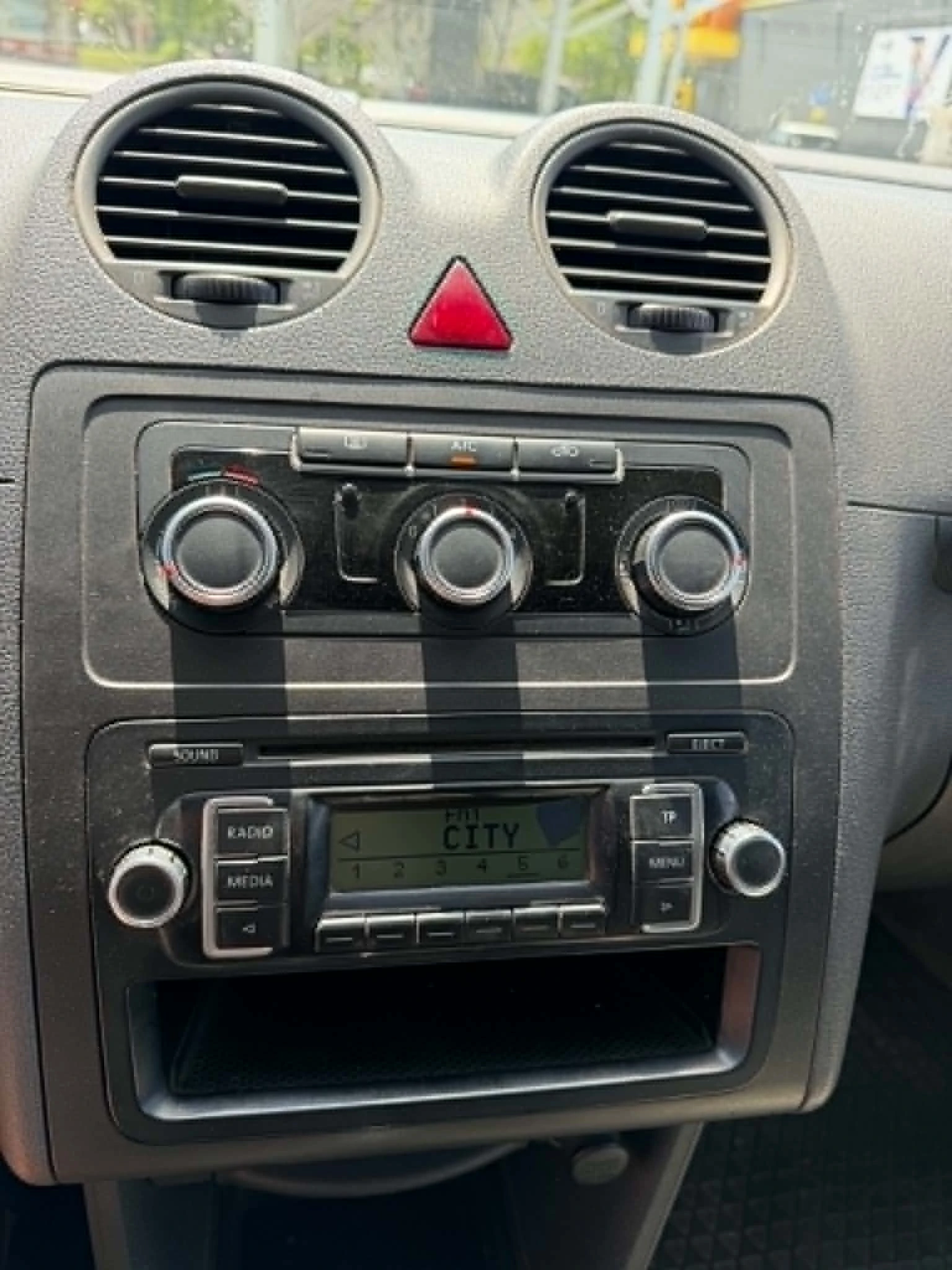 VW Caddy 1, 6, снимка 4 - Автомобили и джипове - 54449806