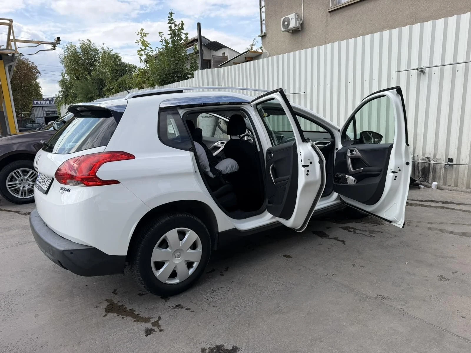 Peugeot 2008, снимка 3 - Автомобили и джипове - 56315468