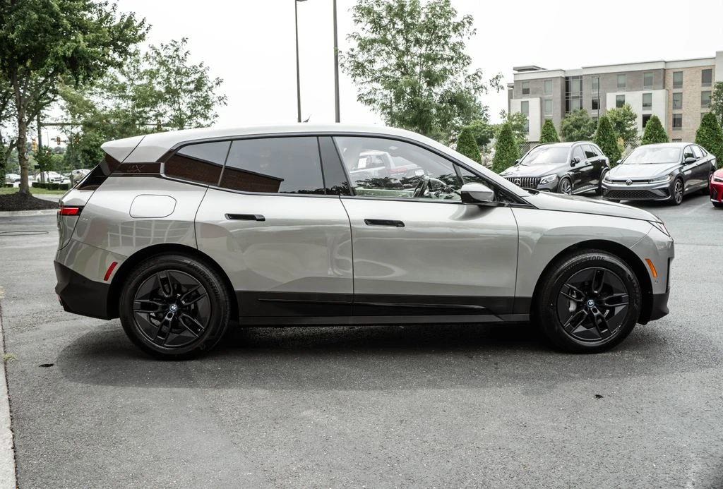 BMW iX xDrive50, снимка 3 - Автомобили и джипове - 56683199