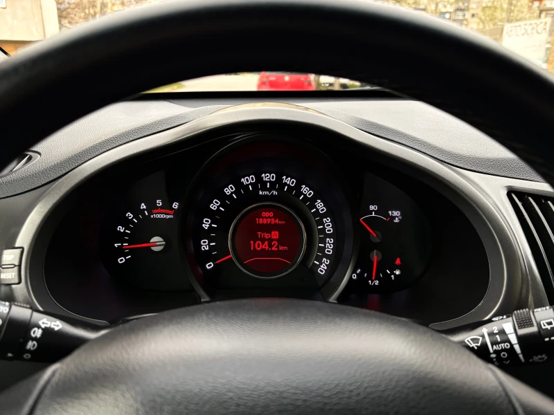 Kia Sportage 1.7CRDI EXECUTUVE* 188 000* СЕРВИЗНА ИСТОРИЯ* , снимка 11 - Автомобили и джипове - 53055692