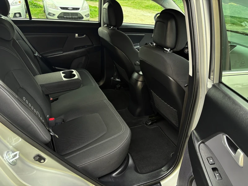 Kia Sportage 1.7CRDI EXECUTUVE* 188 000* СЕРВИЗНА ИСТОРИЯ* , снимка 8 - Автомобили и джипове - 53055692