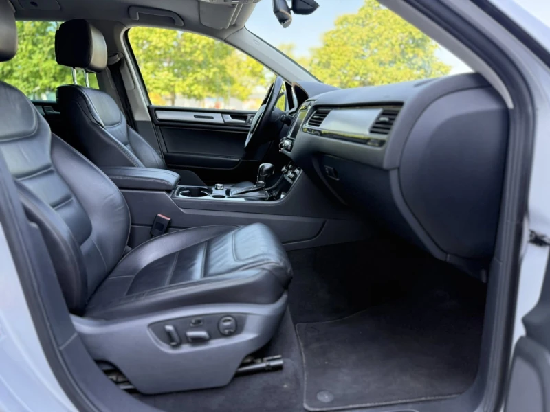 VW Touareg Реални км Сервизна, снимка 11 - Автомобили и джипове - 53230278