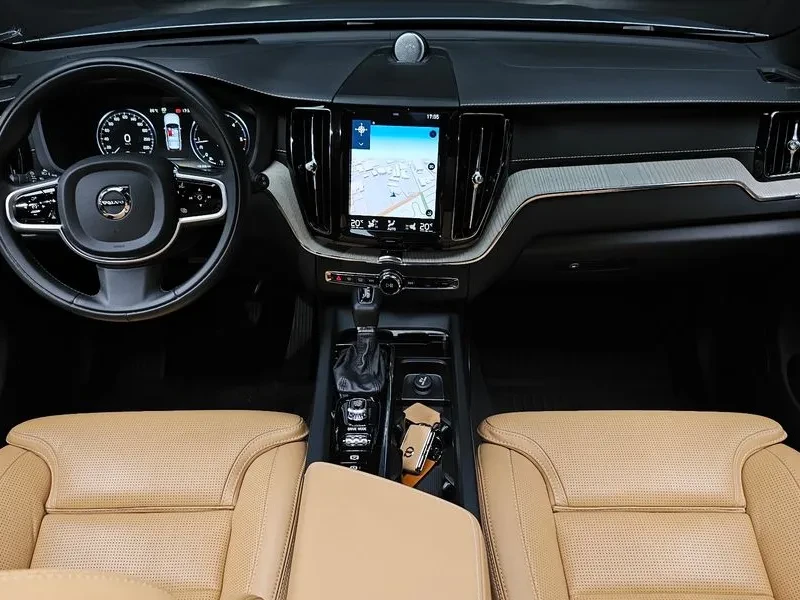 Volvo XC60 2Nd Generation D5 Inscription, снимка 7 - Автомобили и джипове - 55090105