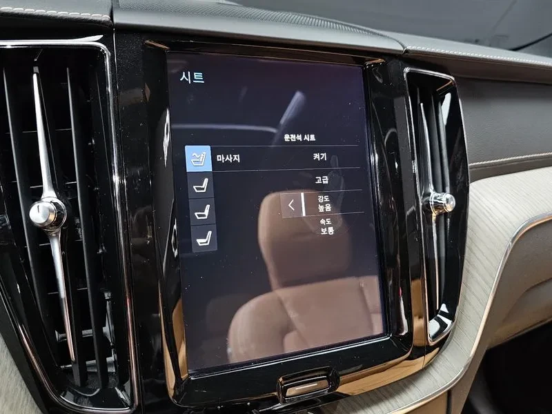 Volvo XC60 2Nd Generation D5 Inscription, снимка 16 - Автомобили и джипове - 55090105