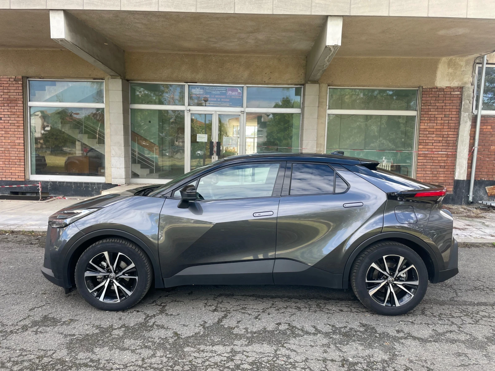 Toyota C-HR 1.8 Hybrid - изображение 7