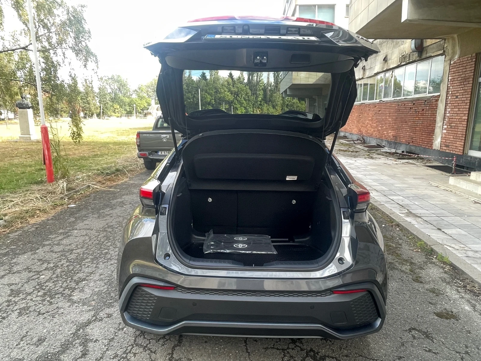 Toyota C-HR 1.8 Hybrid | Mobile.bg — изображение 16