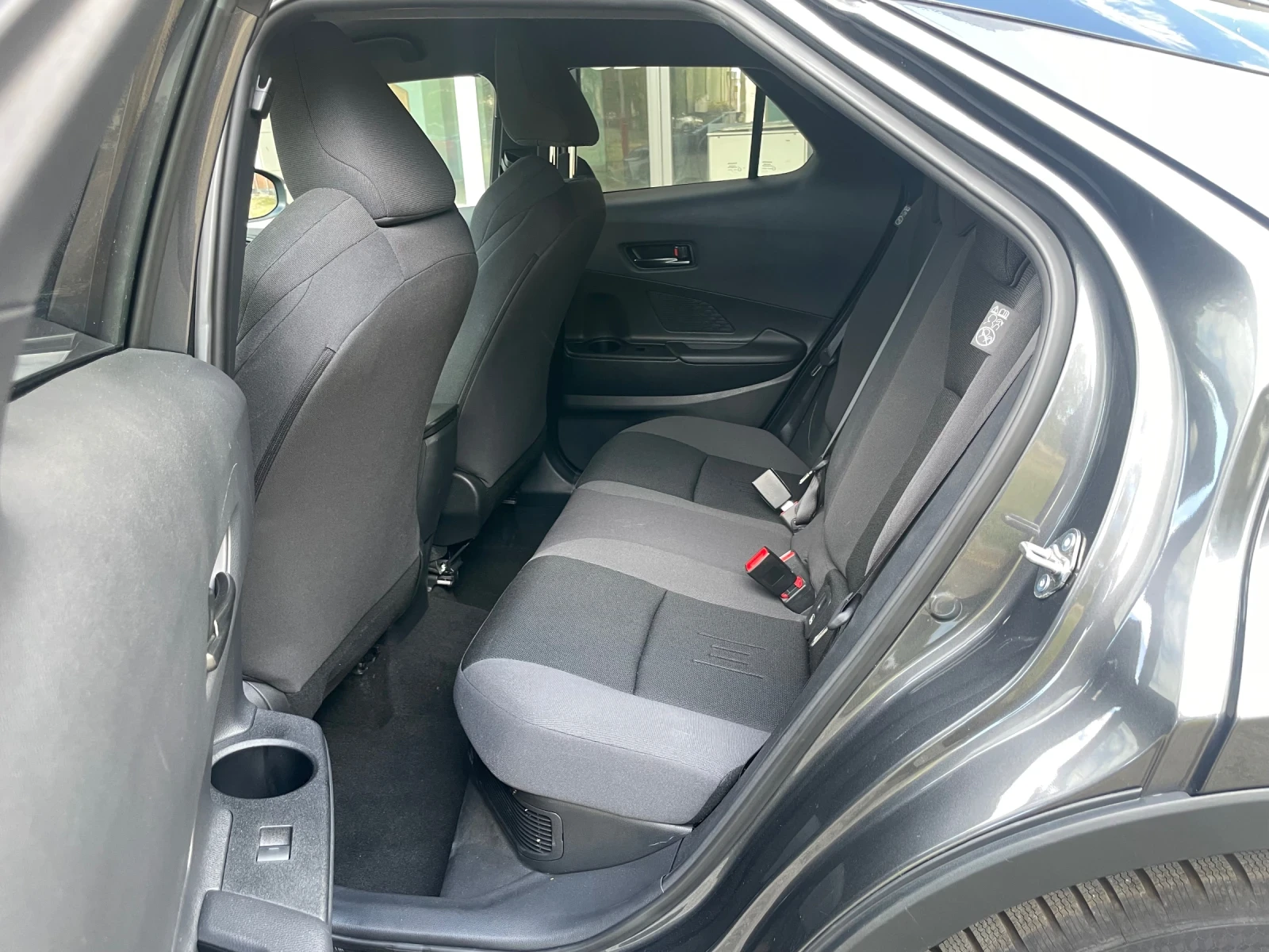 Toyota C-HR 1.8 Hybrid - изображение 9