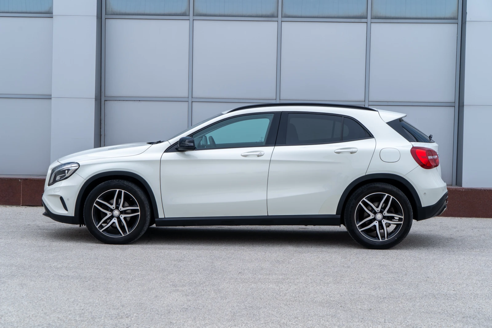 Mercedes-Benz GLA 220 2.2CDI AMG Shadow Line 177 кс Carplay Keyless GO, снимка 4 - Автомобили и джипове - 54235342