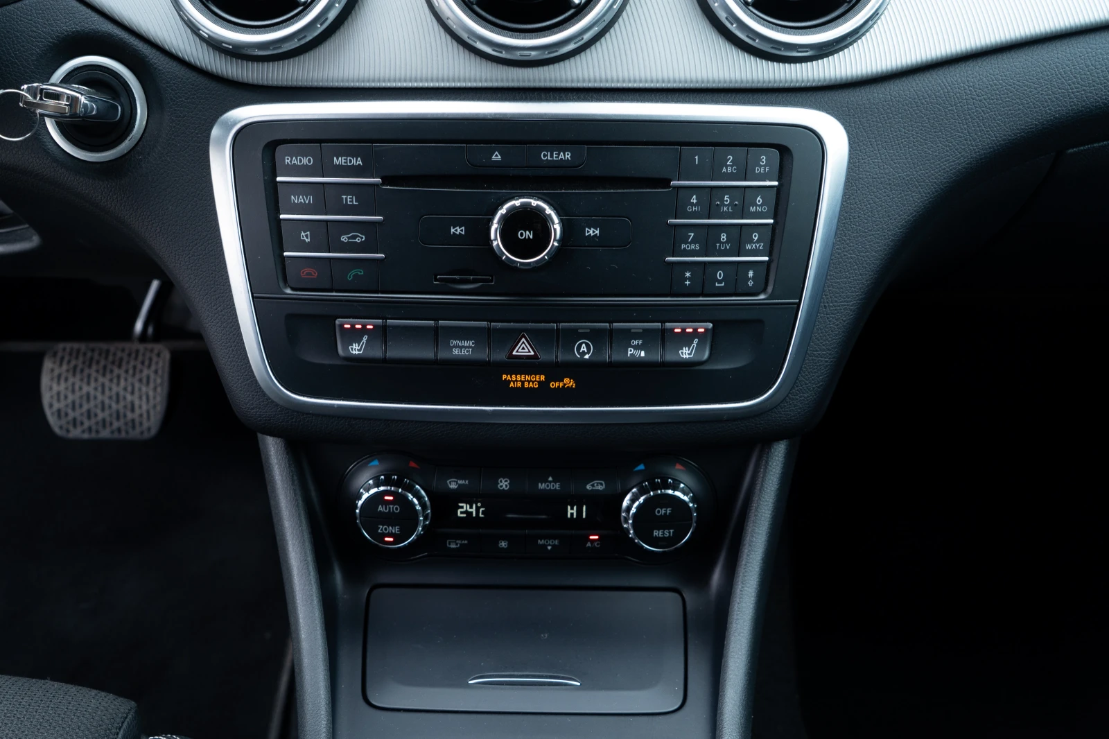 Mercedes-Benz GLA 220 2.2CDI AMG Shadow Line 177 кс Carplay Keyless GO, снимка 17 - Автомобили и джипове - 54235342