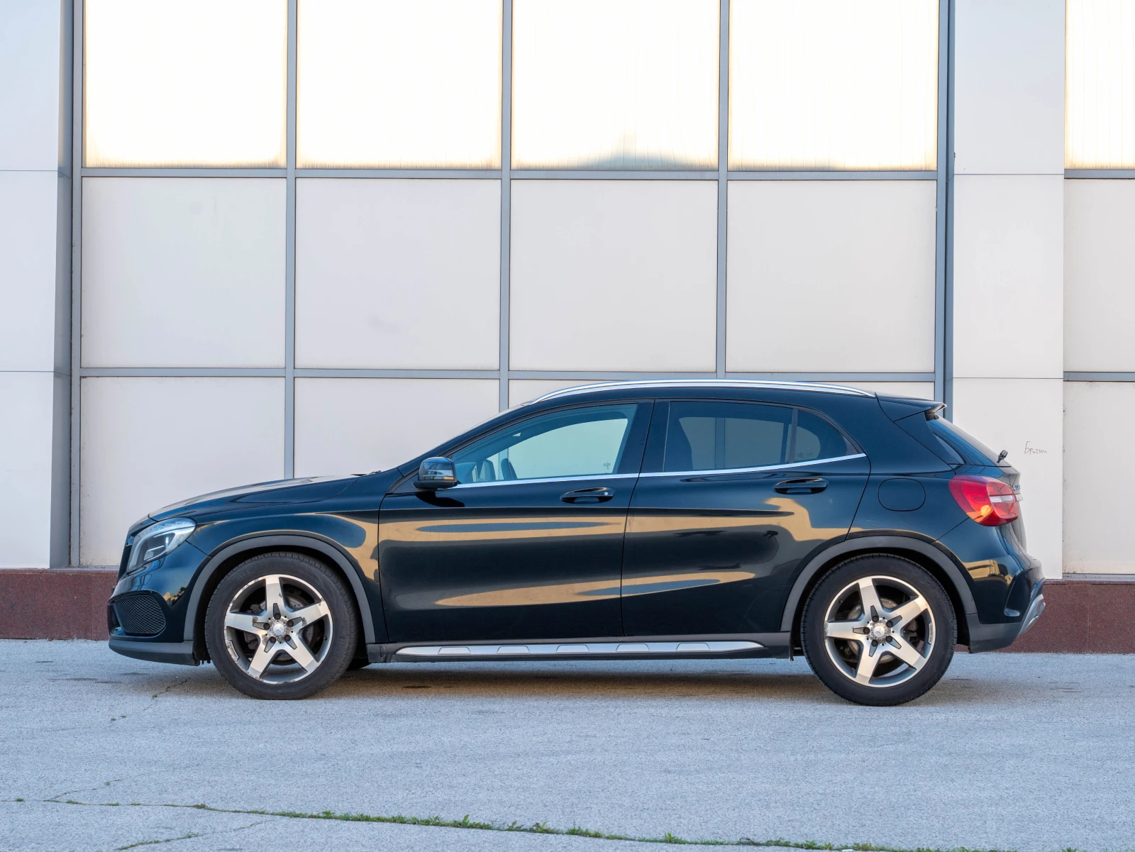 Mercedes-Benz GLA 200 2.2 CDI AMG LED 7G-DCT НАВИГАЦИЯ КОЖА, снимка 5 - Автомобили и джипове - 54235342