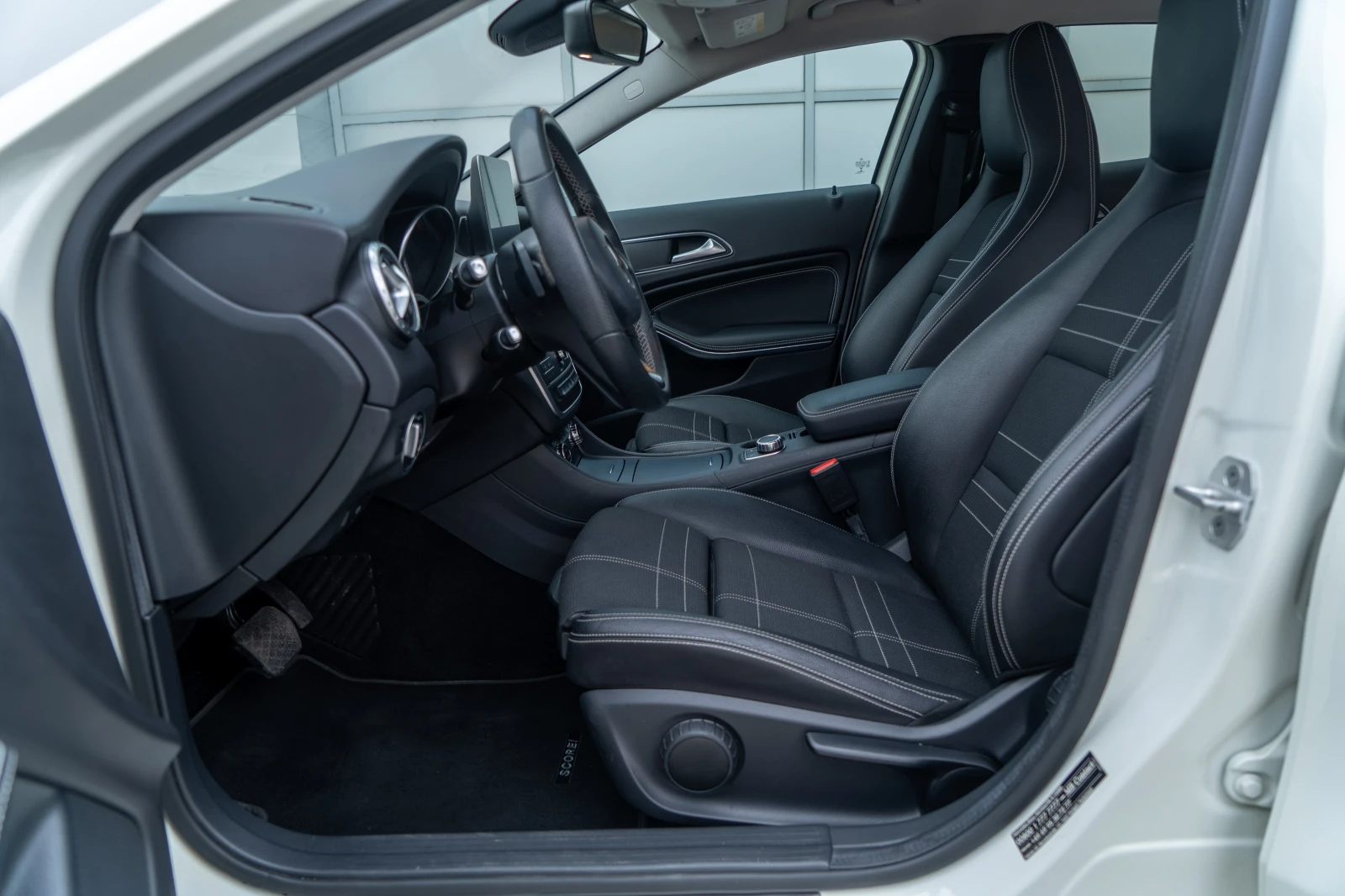 Mercedes-Benz GLA 220 2.2CDI AMG Shadow Line 177 кс Carplay Keyless GO, снимка 9 - Автомобили и джипове - 54235342