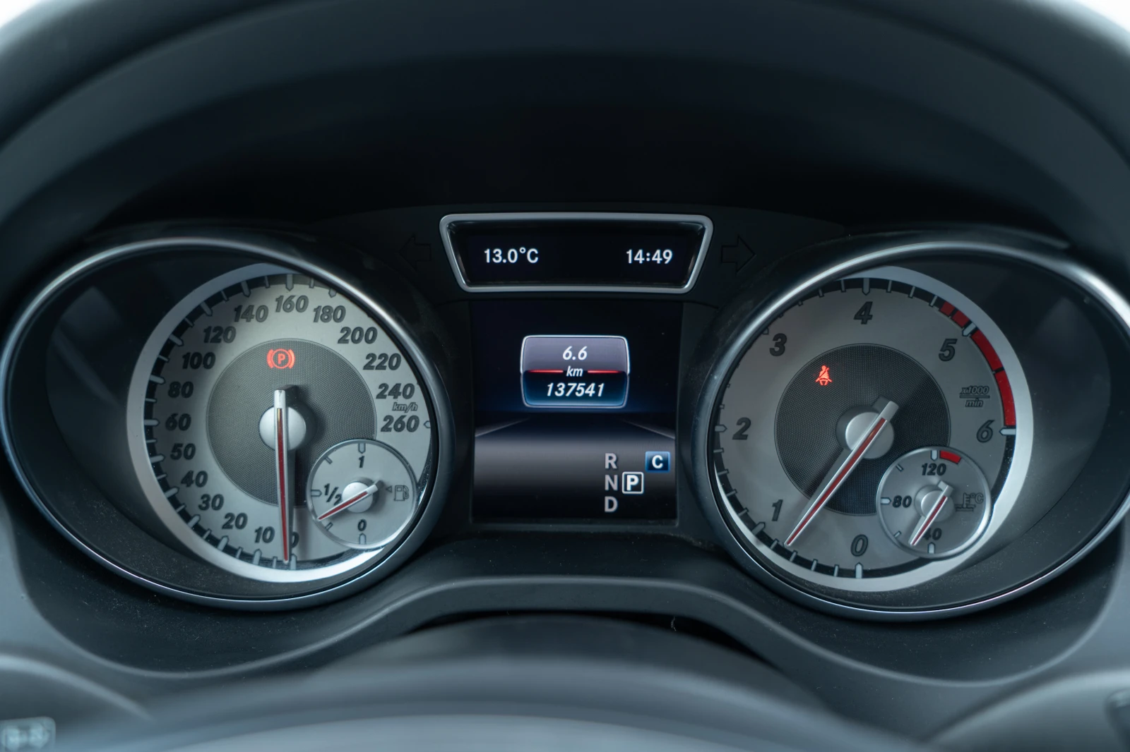 Mercedes-Benz GLA 220 2.2CDI AMG Shadow Line 177 кс Carplay Keyless GO, снимка 15 - Автомобили и джипове - 54235342