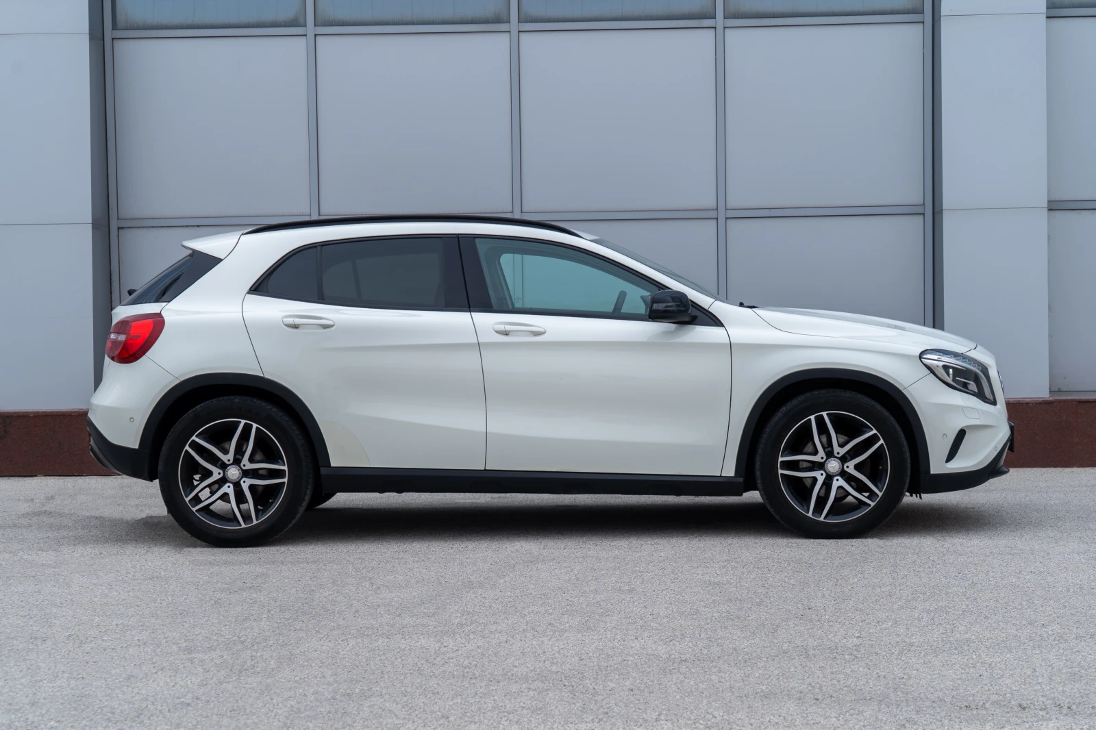 Mercedes-Benz GLA 220 2.2CDI AMG Shadow Line 177 кс Carplay Keyless GO, снимка 5 - Автомобили и джипове - 54235342