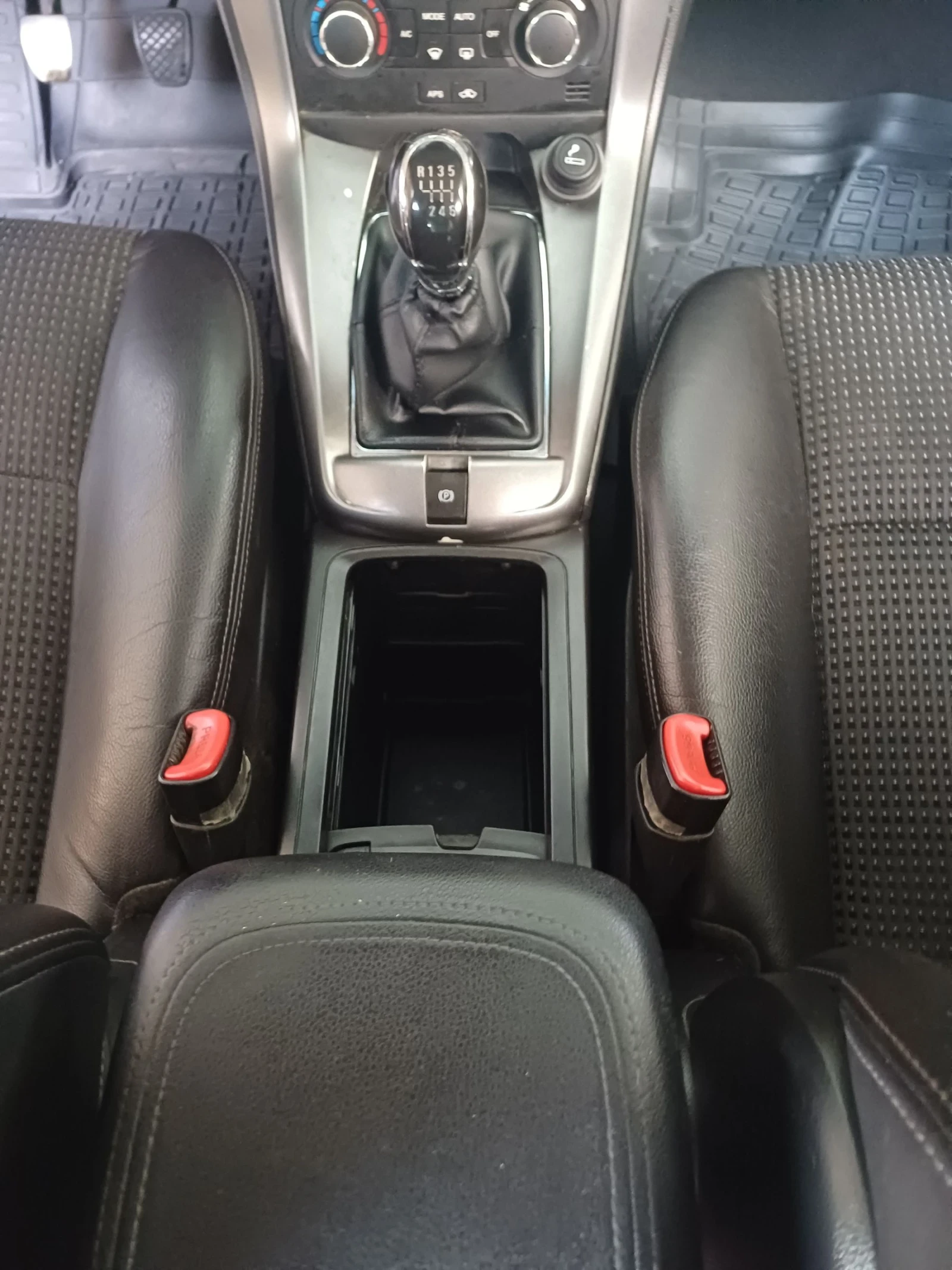 Chevrolet Captiva, снимка 12 - Автомобили и джипове - 55146716