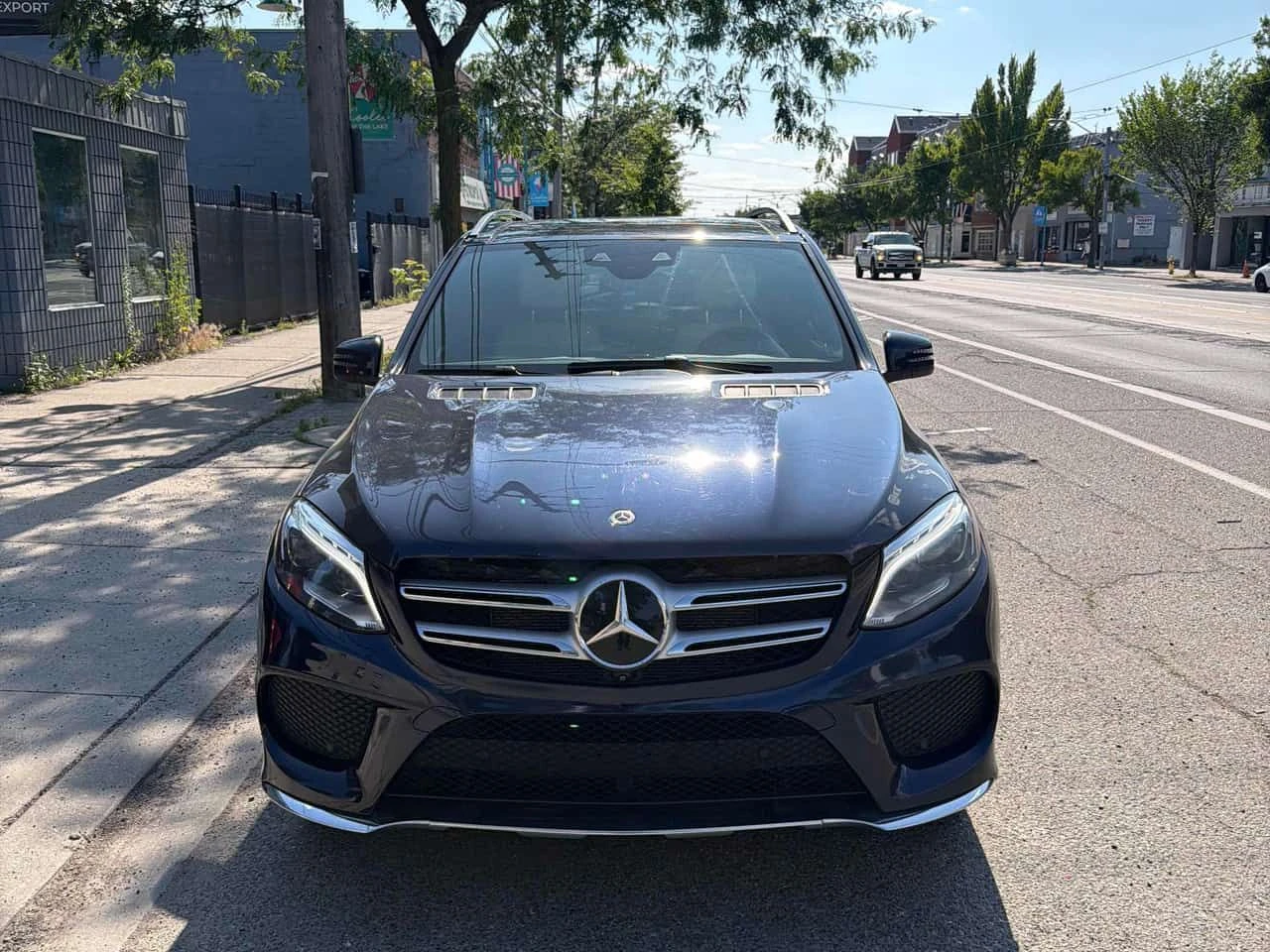 Mercedes-Benz GLE * 550* DESIGNO INTERIOR* АМГ ПАКЕТ* ВЪЗДУХ, снимка 2 - Автомобили и джипове - 55429875