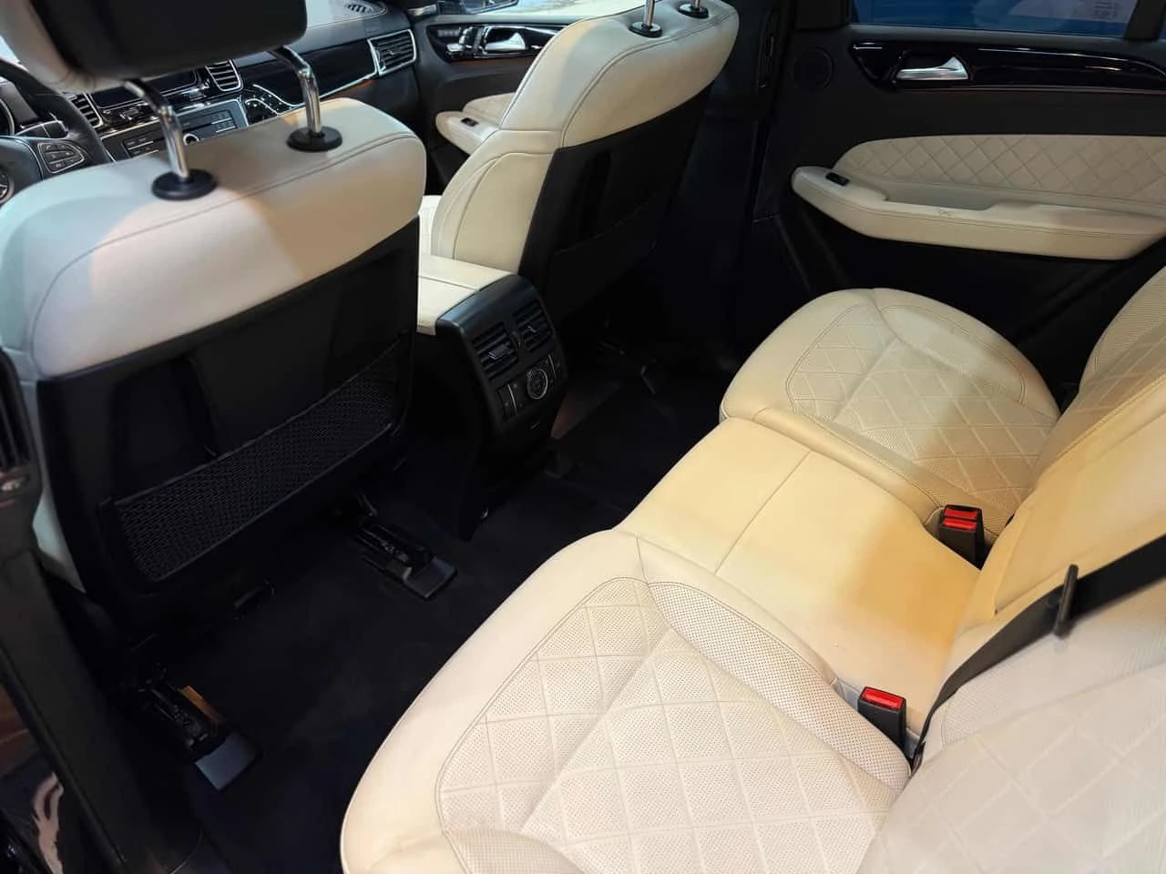 Mercedes-Benz GLE * 550* DESIGNO INTERIOR* АМГ ПАКЕТ* ВЪЗДУХ, снимка 16 - Автомобили и джипове - 55429875
