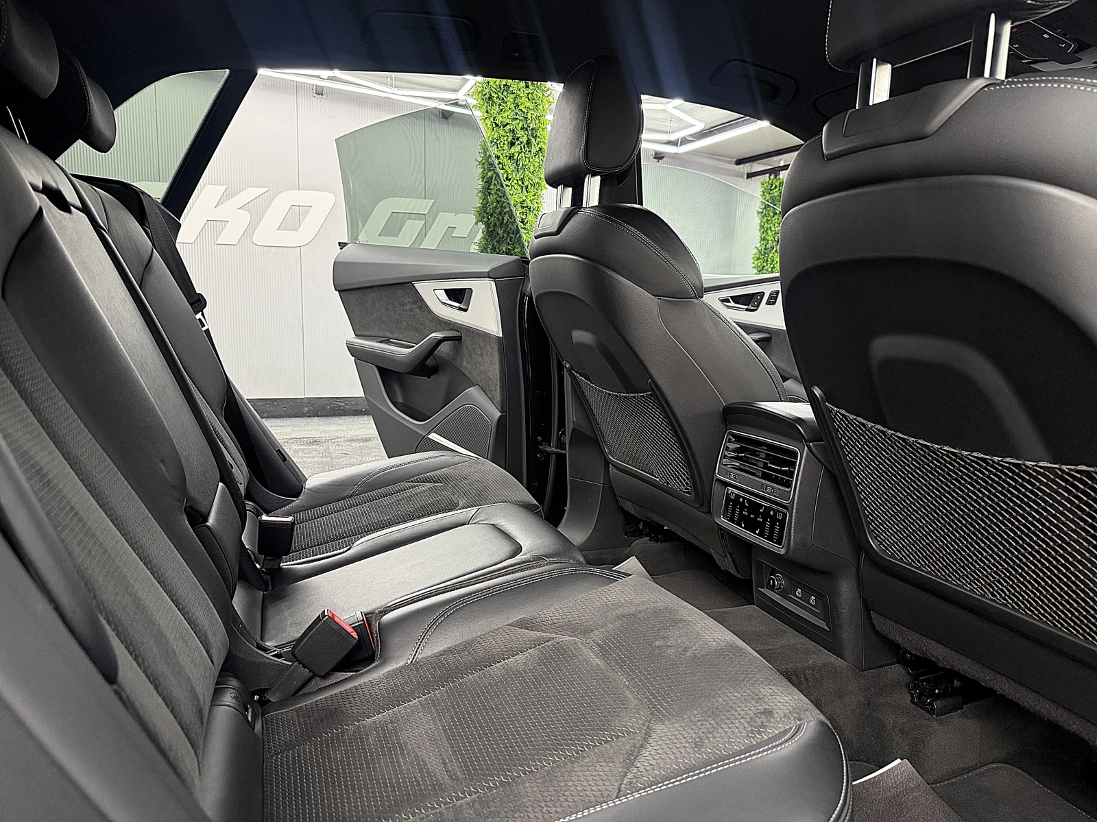Audi Q8 S-line/3D-kamera/KeylessGo/BANG&OLUFSEN/ЛИЗИНГ, снимка 12 - Автомобили и джипове - 55815014