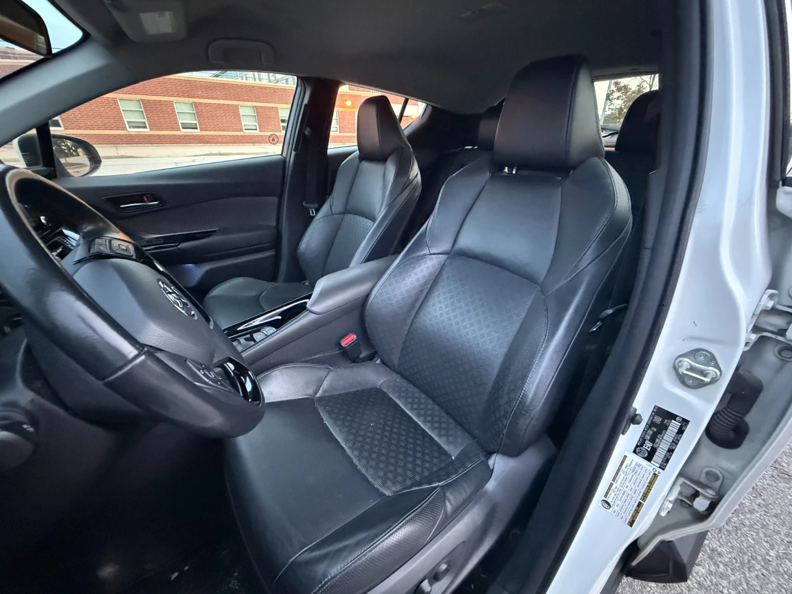 Toyota C-HR * FWD * CARFAX * АВТОКРЕДИТ* , снимка 5 - Автомобили и джипове - 56042892