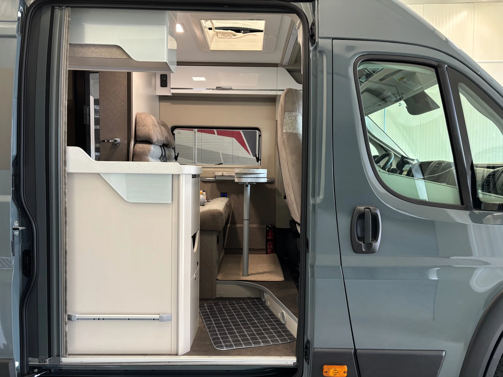 Кемпер Karmann Davis 630 LS, снимка 4 - Каравани и кемпери - 56107659
