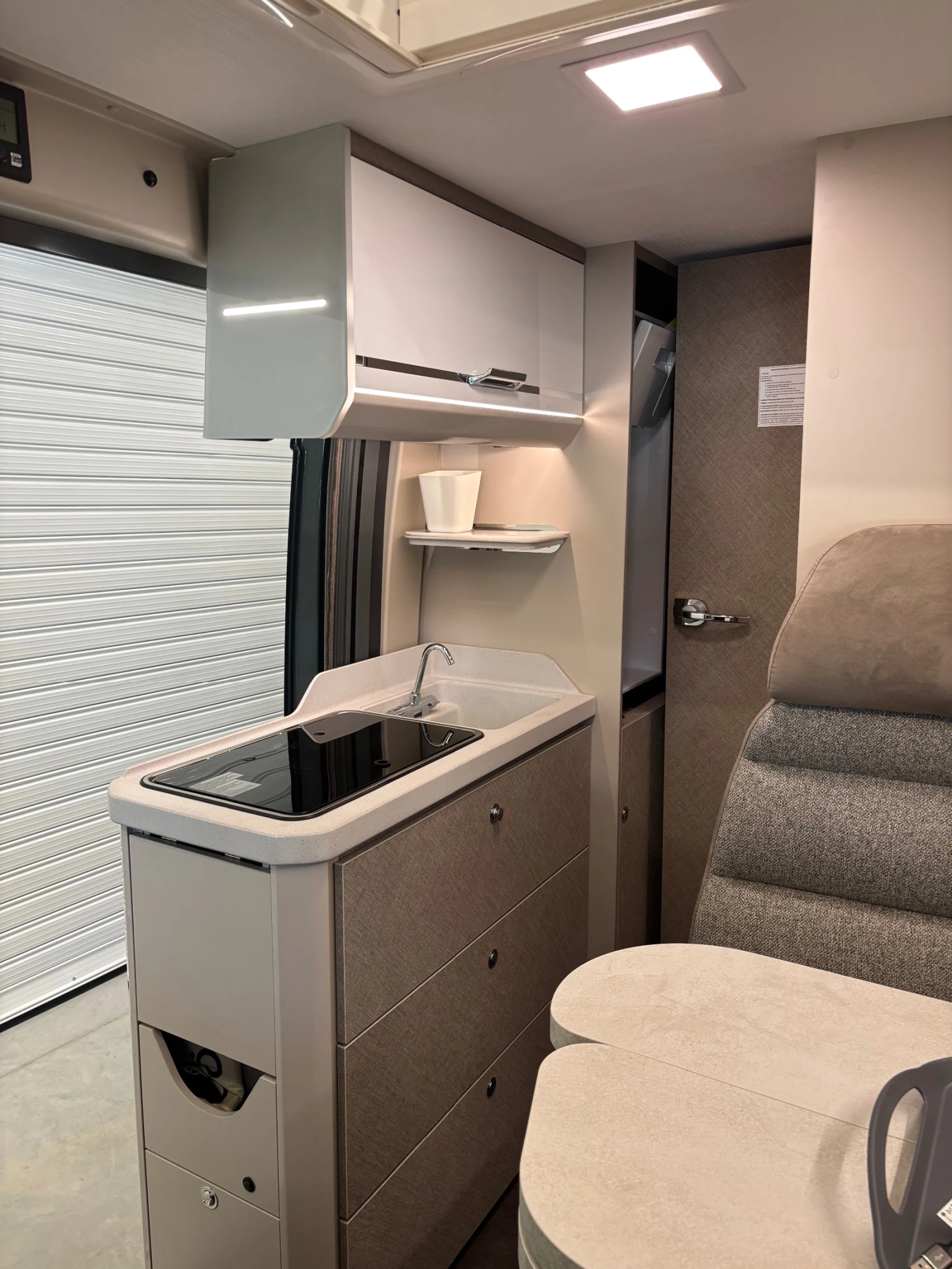 Кемпер Karmann Davis 630 LS, снимка 12 - Каравани и кемпери - 56107659