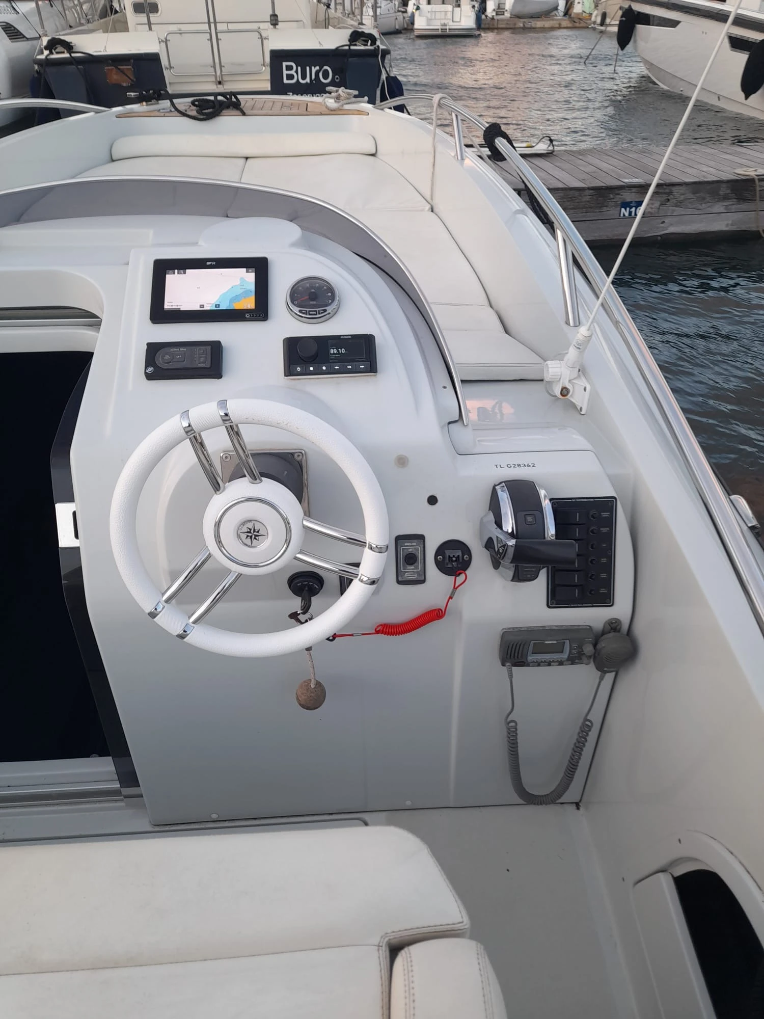 Моторна яхта Quicksilver Libra Open 750 - изображение 7