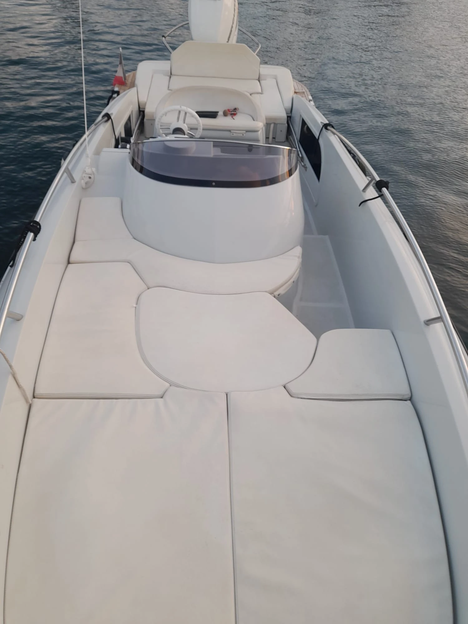 Моторна яхта Quicksilver Libra Open 750 - изображение 8