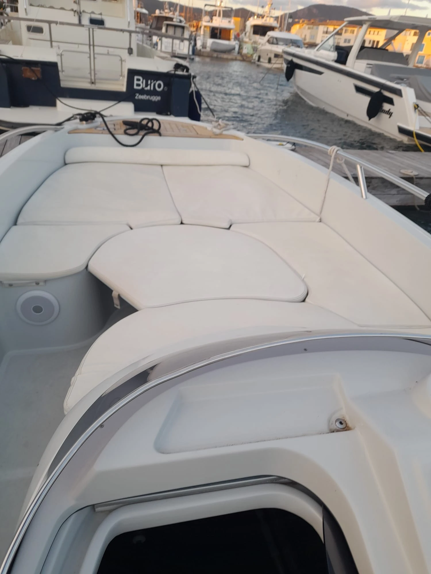 Моторна яхта Quicksilver Libra Open 750 - изображение 9