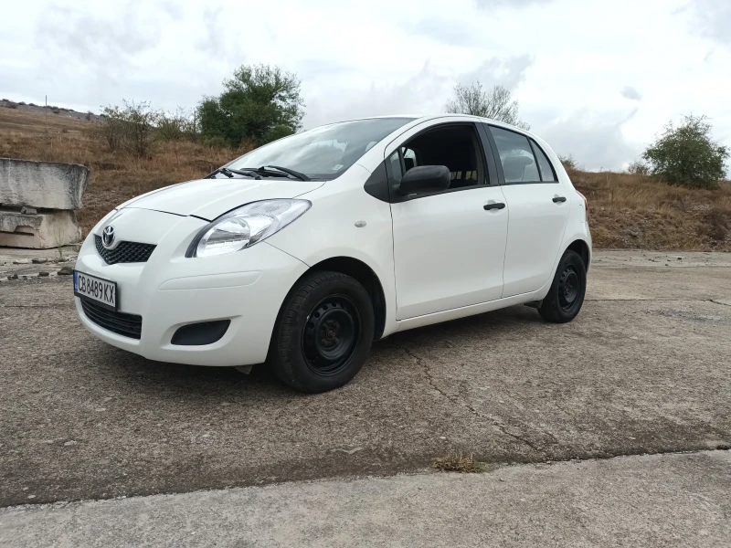 Toyota Yaris 1.0, снимка 2 - Автомобили и джипове - 47444777